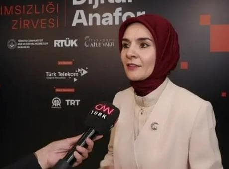 Çocuklar günde 8 saat ekranda! Bakan Göktaş: 'Özgürlük sandığımız şey şirketlerin kontrolünde'