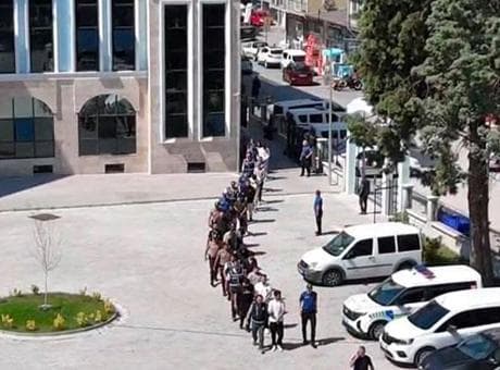 Telefonundaki bilgiler her şeyi ele verdi! Kütahya'daki uyuşturucu operasyonunda 28 gözaltı