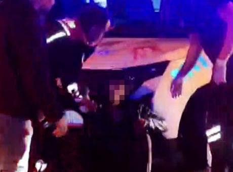 Yolda karşılaştılar! kızını kaçıran adamın kulağını falçatayla kesti