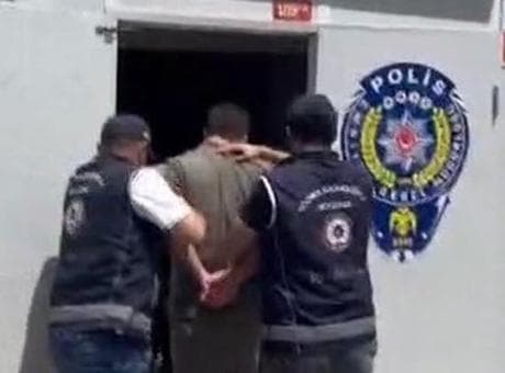 İstanbul Havalimanı'nda nefes kesen operasyon! Interpol'ün aradığı isim kıskıvrak yakalandı