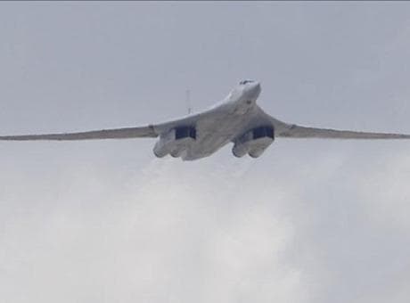 Rusya'da eğitim uçuşu yapan stratejik bombardıman uçağı düştü