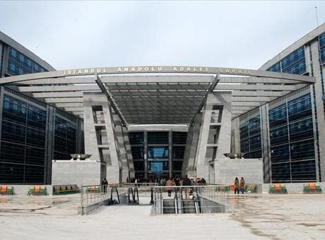 Cumhurbaşkanı'na hakaret iddiasıyla gözaltına alınan kadına ev hapsi