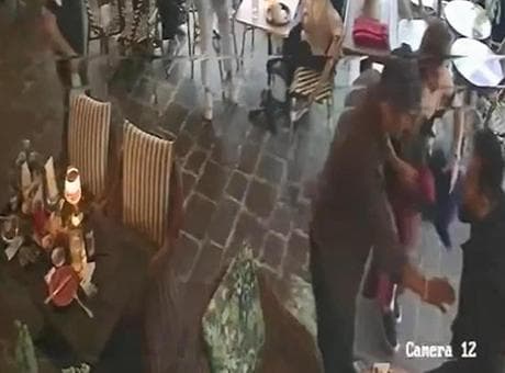 İstanbul'da iş insanına kanlı pusu: 'Dövmen çok güzel abi' dedi, dehşet saçtı