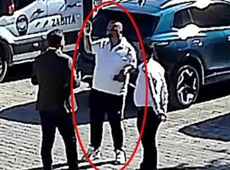 Dinar Belediyesi önünde hareketli dakikalar! Başkanın aracının yanında kesici aletle beklerken yakalandı
