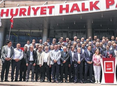 Özgür Özel cephesinden kritik hamle: Kurultay için imzalar sunuldu