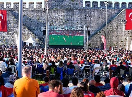 Son dakika... İçişleri Bakanlığı'ndan 81 ile talimat! Meydanlarda dev erkanda milli maç yayını iptal