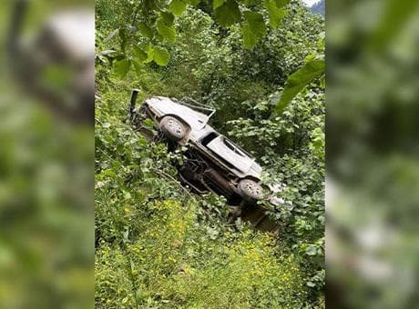 Kayalıklardan dere yatağına! Giresun'da kontrolden çıkan kamyonet 150 metreden uçtu: 1 ölü