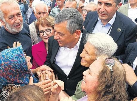 Özel’den istifa etmek isteyen CHP’liye: Bekleyin, çare kalmazsa birlikte karar veririz