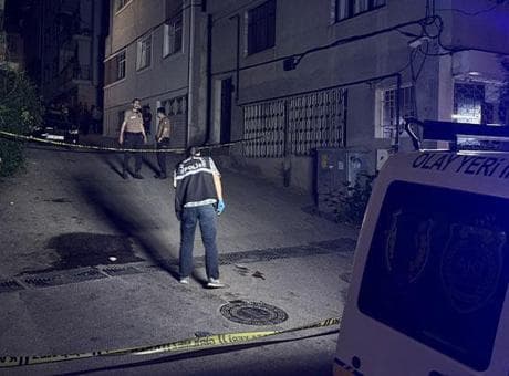 Kahve masasında başlayan tartışma sokağa taştı! Silahı çekip dehşet saçtı: 2 yaralı