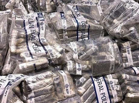 Ülke tarihinin en büyük uyuşturucu operasyonu! 2.7 ton kokain ele geçirildi