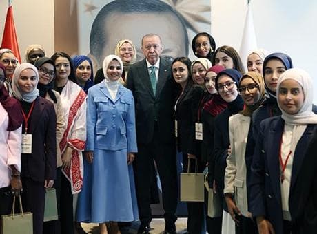 Cumhurbaşkanı Erdoğan, Genç Müslüman Kadınlar Liderlik Programı katılımcılarını kabul etti