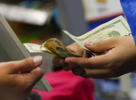 Süpermarket çalışanı piyango vuran bileti çaldı! Güvenlik kamerası gerçeği ortaya çıkardı