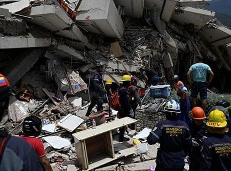 Şiddetli depremlerin vurduğu Venezuela'da bilanço ağırlaşıyor! Can kaybı yükseldi: Yüzlerce kişi enkaz altında
