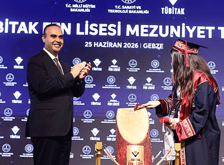 Bakan Kacır öğrencilere diplomalarını verdi: Sizler bizim umudumuzsunuz
