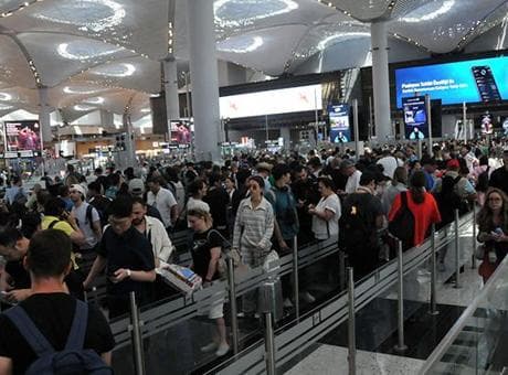 Okullar kapandı! İstanbul Havalimanı’nda tatil yoğunluğu başladı ​