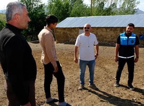 Önce tilkiye sonra koyunlara saldırdı! Van’da bir mahallede kuduz karantinası