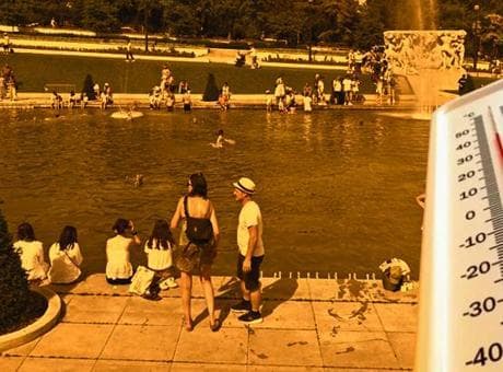 Fransa Meclisi'nde klima krizi! Kavuran sıcakların vurduğu ülkede meclis başkanının önerisi güldürdü