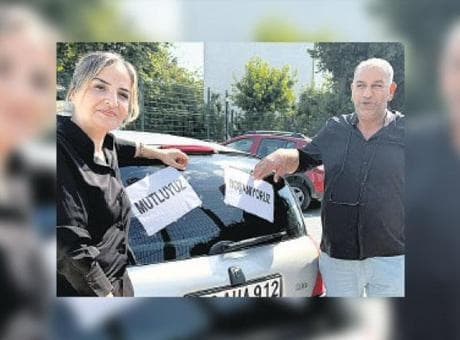 Düğüne gider gibi boşanmaya gittiler
