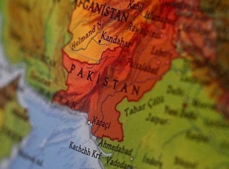 Pakistan'da güvenlik güçlerine ait karargaha saldırı