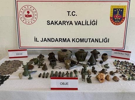 Evini kaçak müzeye dönüştürmüş! 'Anadolu Mirası' operasyonunda 806 tarihi eser ele geçirildi