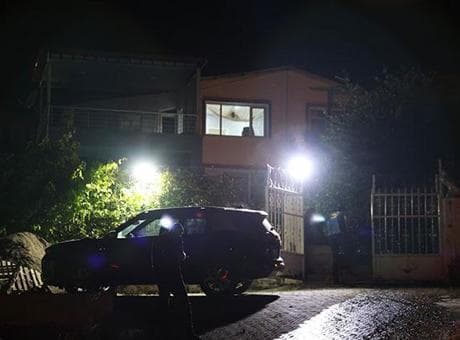 Husumet kanlı saldırıya dönüştü! Evi kurşun yağmuruna tutular: 4 yaralı