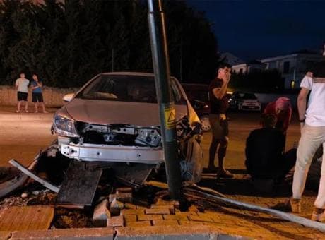 Bursa'da kazadaki yaralıya doktor baba müdahale etti