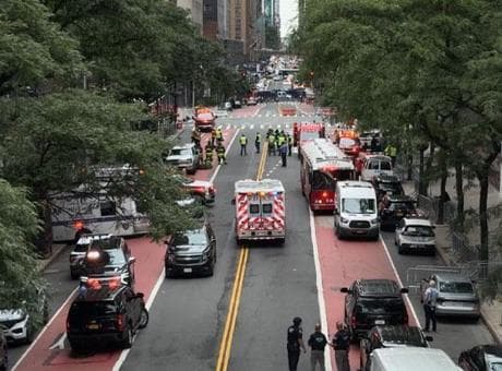 Kolonlar büküldü, alarm verildi! New York'ta 37 katlı bina tahliye edildi