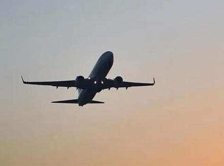 Pakistan'da alarm! Kargo uçağı deniz üzerinde sırra kadem bastı