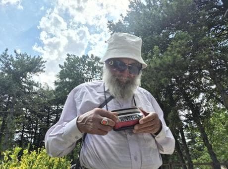76 yaşında teknolojiye sırt çevirdi! Evine ne televizyon ne de telefon soktu! Tek bir dostu var