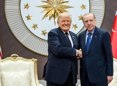 Beyaz Saray, Trump ve Erdoğan'ın tokalaştığı fotoğrafı paylaştı