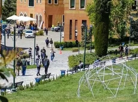 YÖK duyurdu: Özel bir üniversitede ayet yazılı pankartın kapatılmasına soruşturma