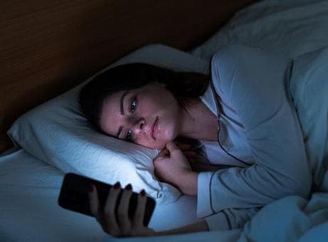 Dijital dünyada iyilik halinin yeni tanımları: FOMO mu, JOMO mu?