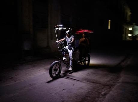 Ülke karanlığa gömüldü! Tüm şebeke çöktü: 'Burada kimse pes etmiyor'