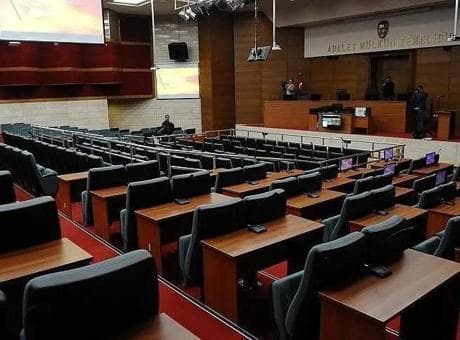 Mesai arkadaşlarına 'öküz, salak, işe yaramazsın' dedi! Yargıtay'dan emsal tazminat kararı