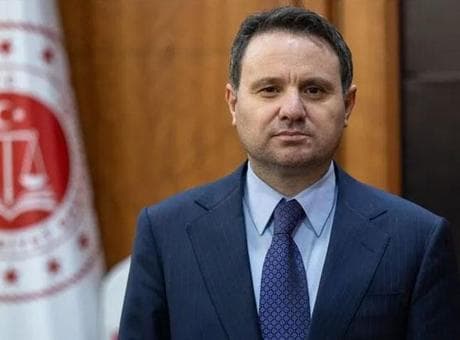 Bakan Gürlek'ten Kızılay'a 150 bin liralık bağış! Manevi tazminatı ihtiyaç sahipleri için bağışladı