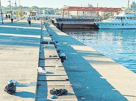 Haliç sahilini çöplük yaptılar