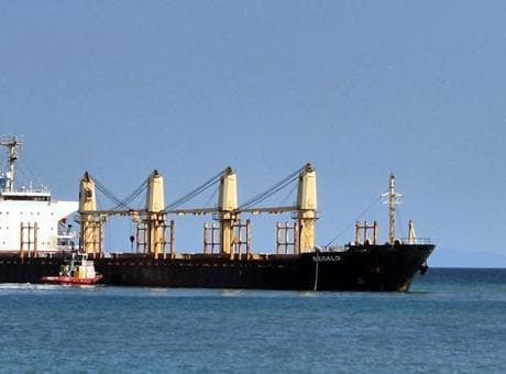 Marmara'da dev yük gemisi karaya oturdu