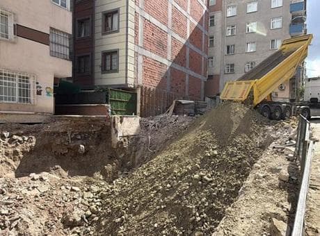 Bahçelievler'de korkutan çökme! 15 daire apar topar boşaltıldı: Kritik inceleme sürüyor