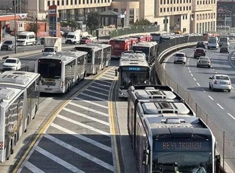15 Temmuz'da metrobüs güzergahı değişiyor! 6 istasyon geçici olarak kapatılacak