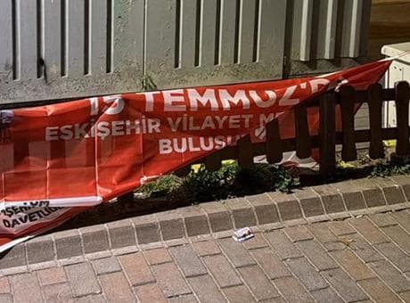 Eskişehir'de 15 Temmuz afişlerinin indirildiği iddia edildi
