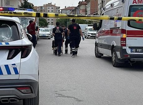 Konya'da dehşet evi! Ailesini boğazlarını keserek katletti