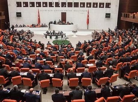 Öğrenci affına ve yükseköğretime ilişkin düzenlemeleri içeren kanun teklifi komisyonda kabul edildi