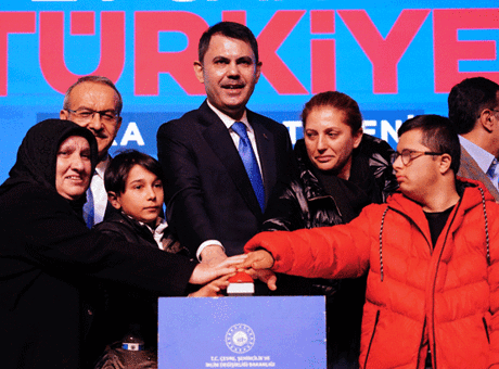 Bakan Kurum'un ismi oy birliğiyle Malatya'da bir caddeye verildi