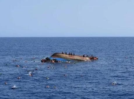 Arakanlı Müslümanları taşıyan iki tekne battı! 500'den fazla kişi kayıp
