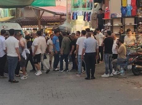 Kuşadası'nda 'müşteri kapma' kavgası! Bıçaklar çekildi; 2 yaralı
