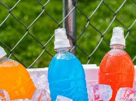 Hükümet düğmeye bastı! 16 yaş altına enerji içeceği yasaklanıyor: Satış yapana para cezası