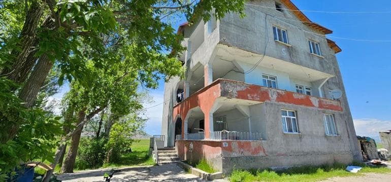 Boyları tam 3 metre! Yılanlar tüm evi sardı, aile çaresiz: Geceleri uyuyamıyoruz