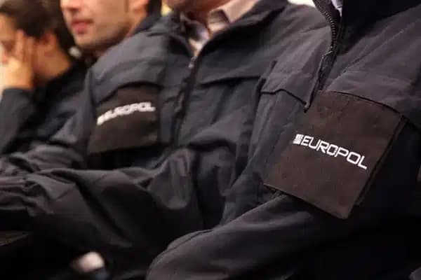 Yedi ülkede kadınlara yönelik organize istismar ağı ortaya çıkarıldı