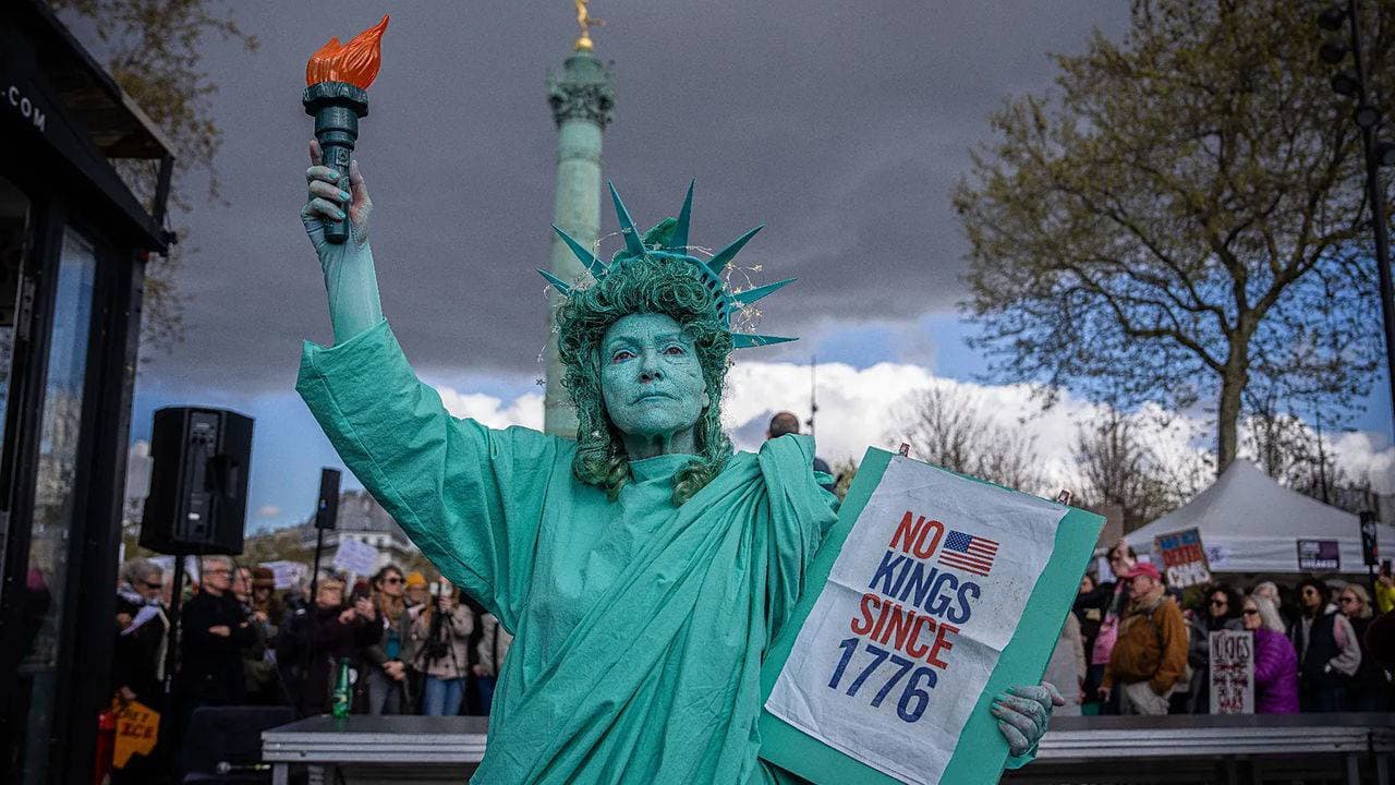 ABD’de 'No Kings' protestosu: On binler Trump’a karşı yürüdü