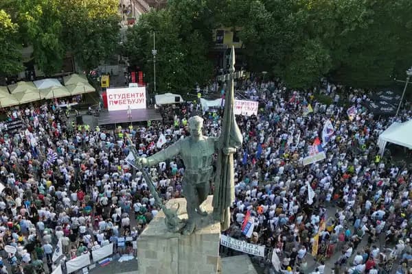 Sırbistan’da Vucic krizi: İstifa yetmedi, protestolar sürüyor
